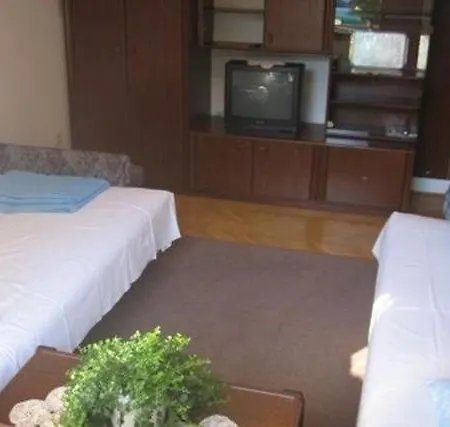 Apartment In 13742 *