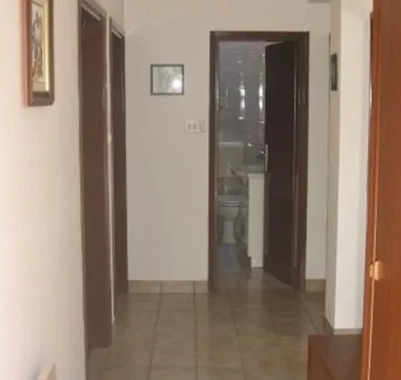 Apartment In 13742 *