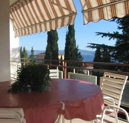 Apartment In 13742 *